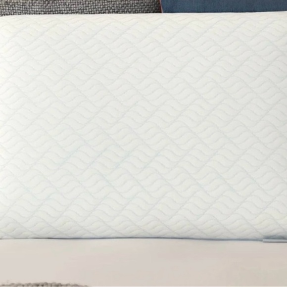 Serenity Cooling Memory Foam Pillow (2 pillows) - Picture 5 of 5